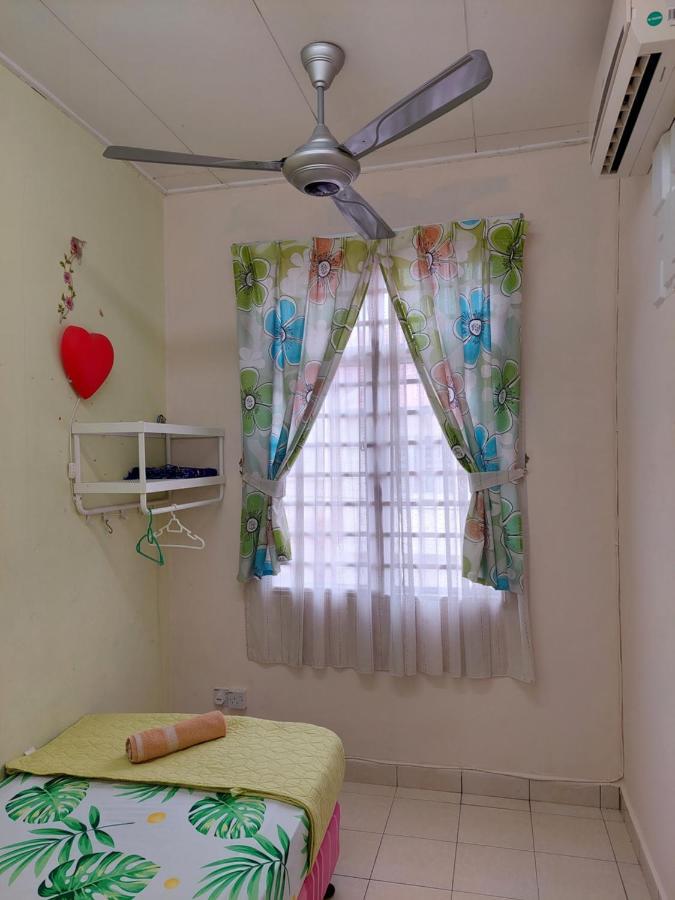 E&A Homestay Klia/ Sepang/ Nilai Exterior photo