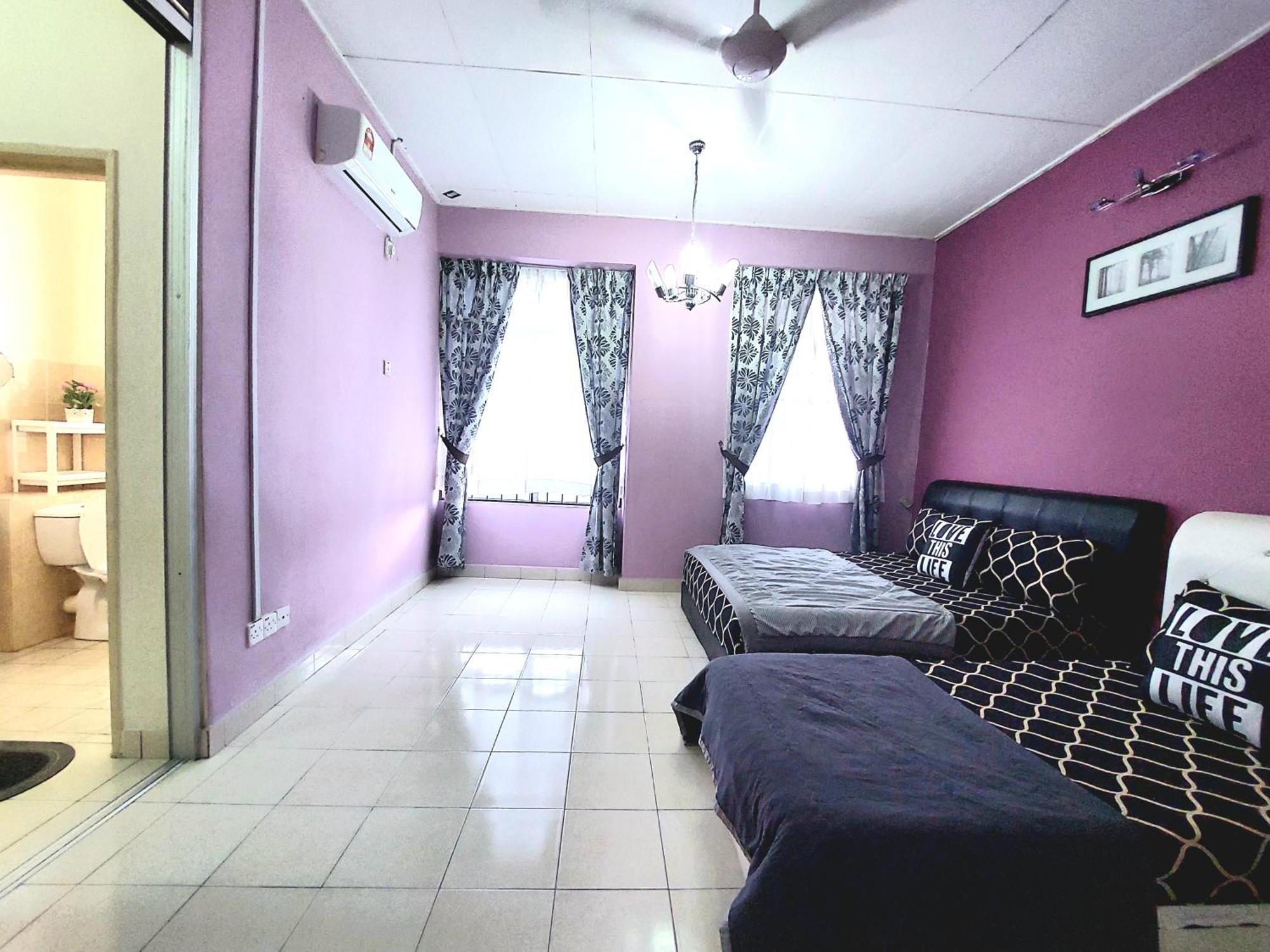 E&A Homestay Klia/ Sepang/ Nilai Exterior photo