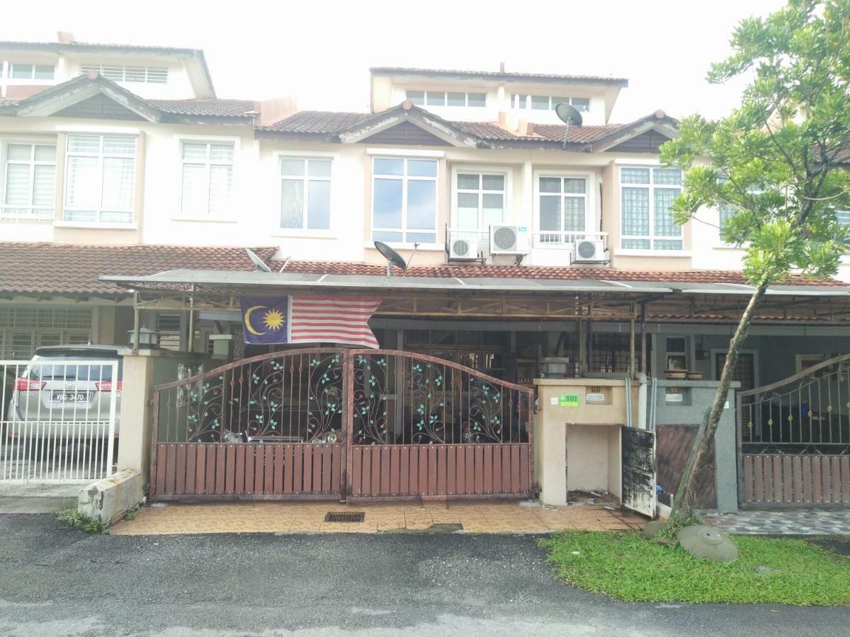 E&A Homestay Klia/ Sepang/ Nilai Exterior photo